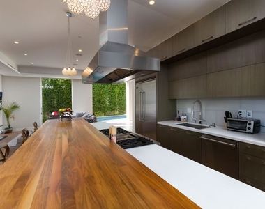 721 N Spaulding Avenue - Photo Thumbnail 12