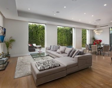721 N Spaulding Avenue - Photo Thumbnail 9