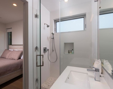 721 N Spaulding Avenue - Photo Thumbnail 26