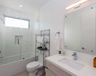 721 N Spaulding Avenue - Photo Thumbnail 31