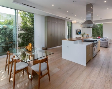 721 N Spaulding Avenue - Photo Thumbnail 14