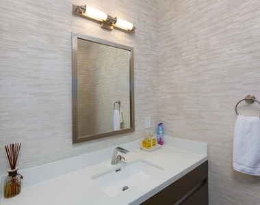 721 N Spaulding Avenue - Photo Thumbnail 30