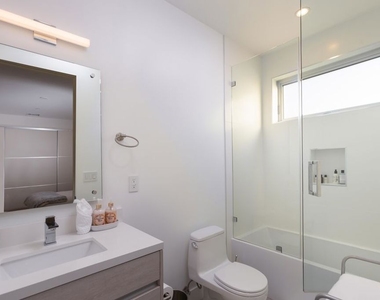 721 N Spaulding Avenue - Photo Thumbnail 27