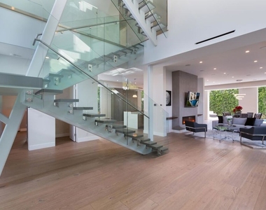 721 N Spaulding Avenue - Photo Thumbnail 3