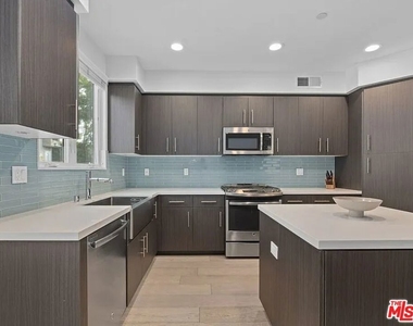11912 Laurelwood Drive - Photo Thumbnail 16