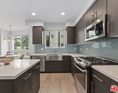11912 Laurelwood Drive - Photo Thumbnail 14