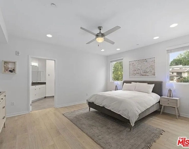 11912 Laurelwood Drive - Photo Thumbnail 23