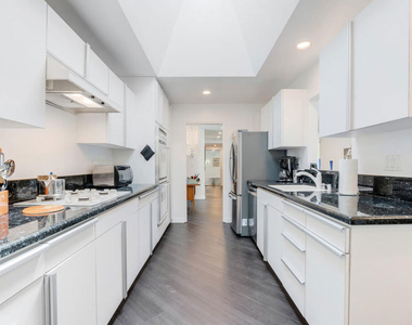 22705 Crespi Street - Photo Thumbnail 15