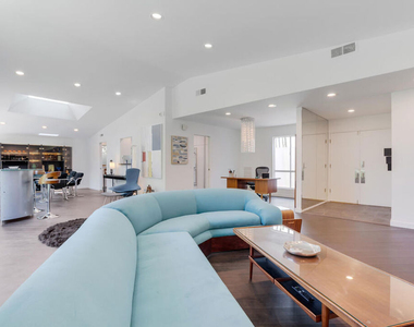 22705 Crespi Street - Photo Thumbnail 3
