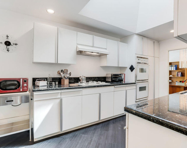 22705 Crespi Street - Photo Thumbnail 13