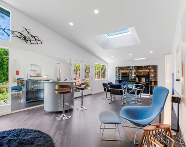 22705 Crespi Street - Photo Thumbnail 5