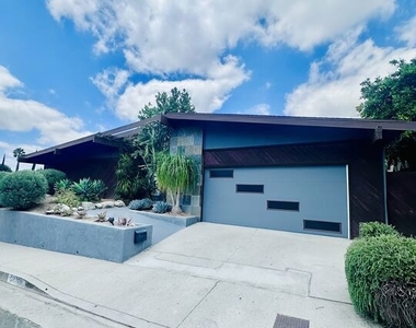 22705 Crespi Street - Photo Thumbnail 28