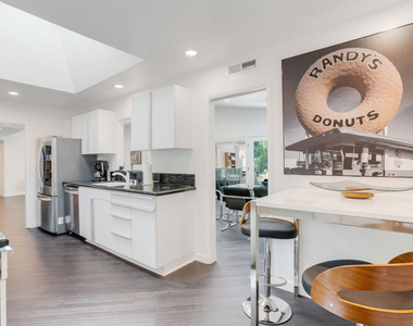 22705 Crespi Street - Photo Thumbnail 12