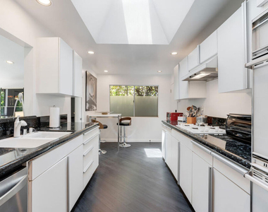 22705 Crespi Street - Photo Thumbnail 14