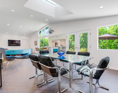 22705 Crespi Street - Photo Thumbnail 4