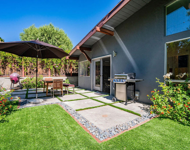 22705 Crespi Street - Photo Thumbnail 11