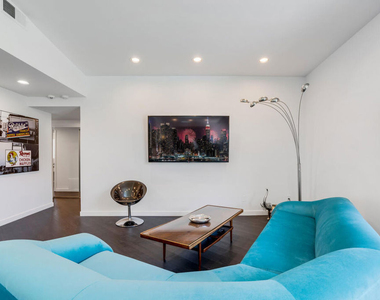 22705 Crespi Street - Photo Thumbnail 7