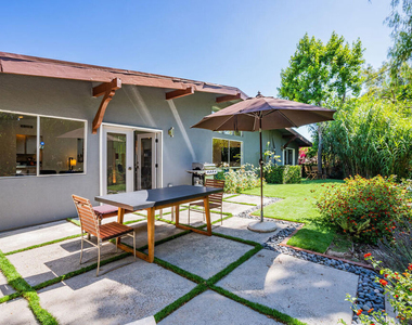 22705 Crespi Street - Photo Thumbnail 10