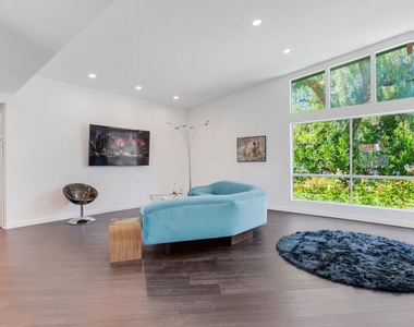 22705 Crespi Street - Photo Thumbnail 8
