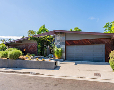 22705 Crespi Street - Photo Thumbnail 2