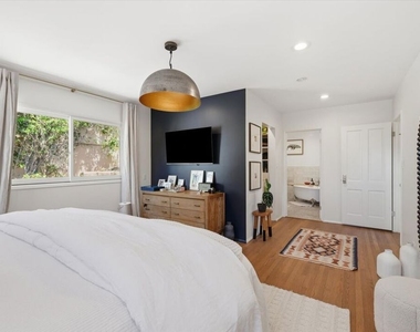 3240 Tilden Avenue - Photo Thumbnail 36