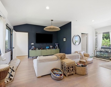 3240 Tilden Avenue - Photo Thumbnail 29