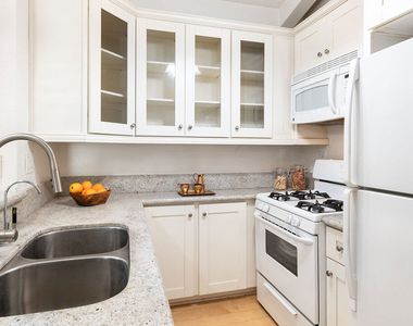 6505 Green Valley Circle - Photo Thumbnail 14