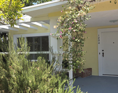 1204 N Hilldale Avenue - Photo Thumbnail 16