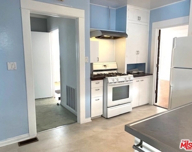 1204 N Hilldale Avenue - Photo Thumbnail 3