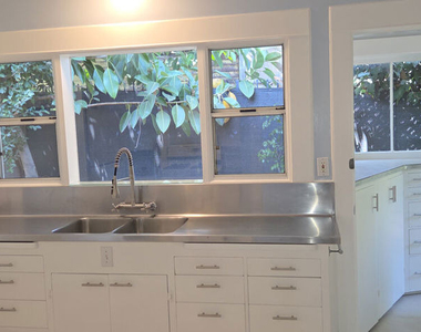 1204 N Hilldale Avenue - Photo Thumbnail 8