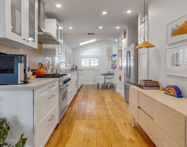 1605 Cabrillo Avenue - Photo Thumbnail 12