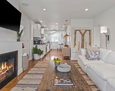 1605 Cabrillo Avenue - Photo Thumbnail 8
