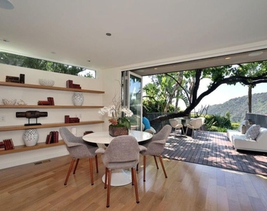 2439 Carman Crest Drive - Photo Thumbnail 5