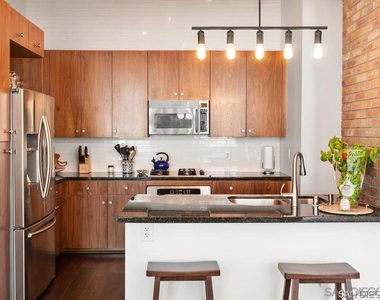 1050 Island Ave - Photo Thumbnail 5