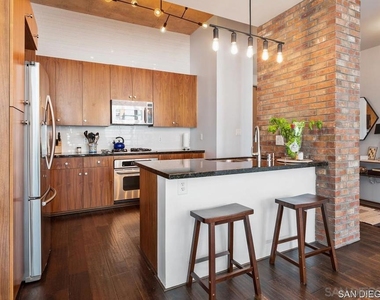 1050 Island Ave - Photo Thumbnail 4