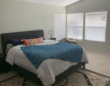 17136 Patina Street - Photo Thumbnail 9