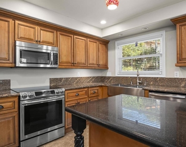 885 Eldorado Drive - Photo Thumbnail 11