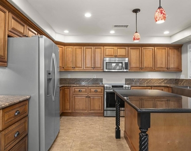885 Eldorado Drive - Photo Thumbnail 12