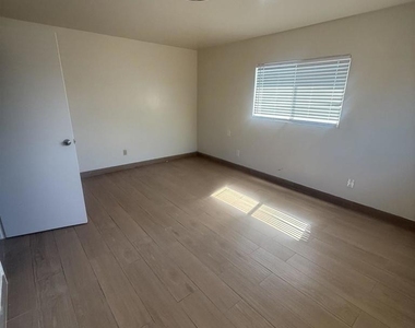 528 Palomar Street - Photo Thumbnail 5