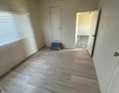 528 Palomar Street - Photo Thumbnail 4