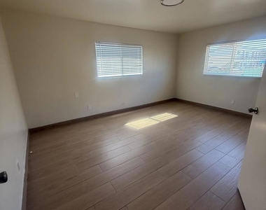 528 Palomar Street - Photo Thumbnail 6