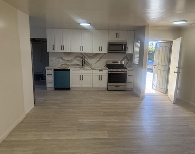 528 Palomar Street - Photo Thumbnail 1
