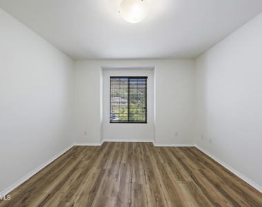 2946 Venezia Lane - Photo Thumbnail 23