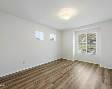 2946 Venezia Lane - Photo Thumbnail 24