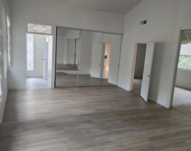 3166 Black Hills Court - Photo Thumbnail 12