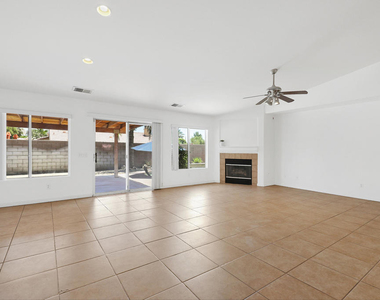47820 Calle Zafiro - Photo Thumbnail 5