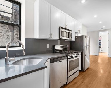 West 45th Street - Photo Thumbnail 1
