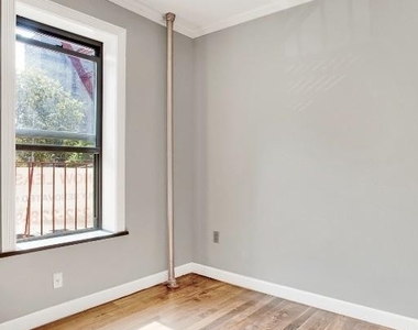 East 108th Street - Photo Thumbnail 4