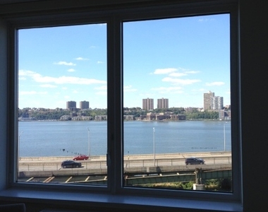 60 Riverside Boulevard - Photo Thumbnail 5