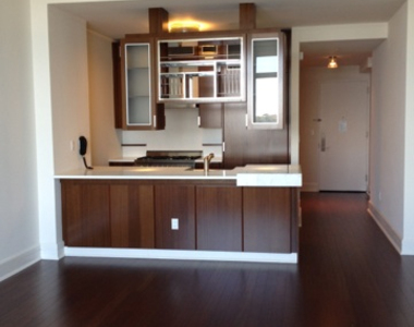 60 Riverside Boulevard - Photo Thumbnail 2
